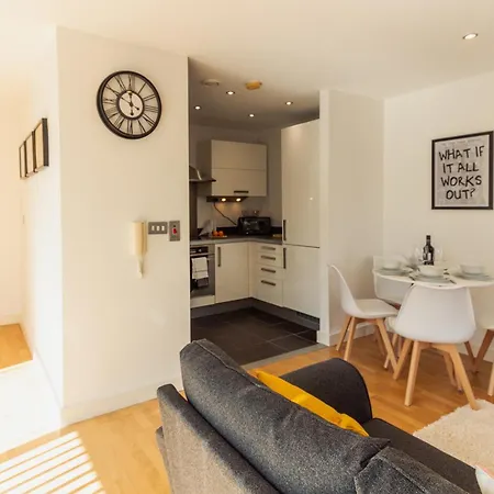 Central Gem: Cosy 2Br With Private Balcony Manchester Exterior photo