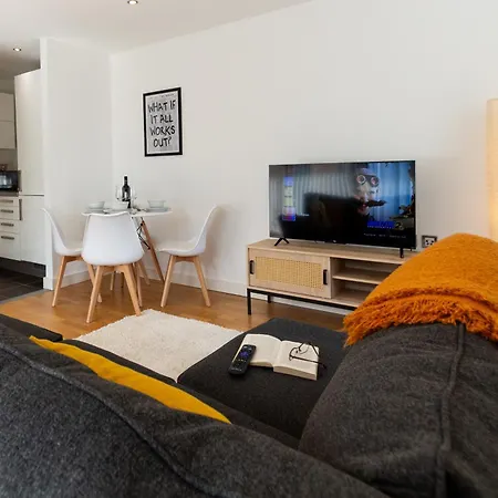 Central Gem: Cosy 2Br With Private Balcony Manchester Exterior photo