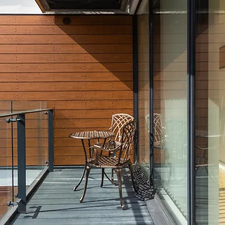 Central Gem: Cosy 2Br With Private Balcony Manchester Exterior photo