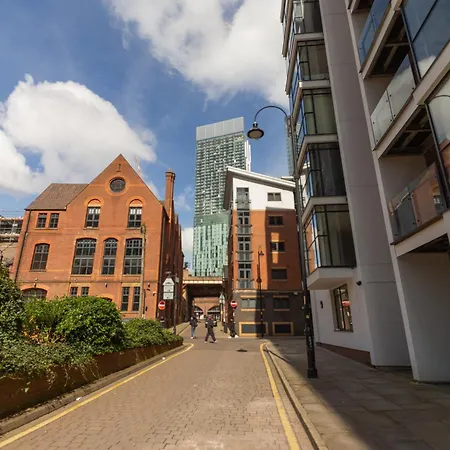 Central Gem: Cosy 2Br With Private Balcony Manchester Exterior photo
