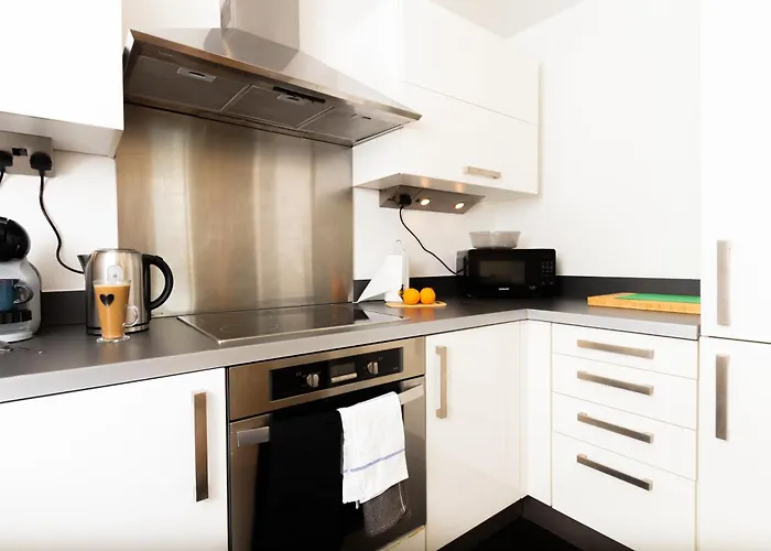 Central Gem: Cosy 2Br With Private Balcony
