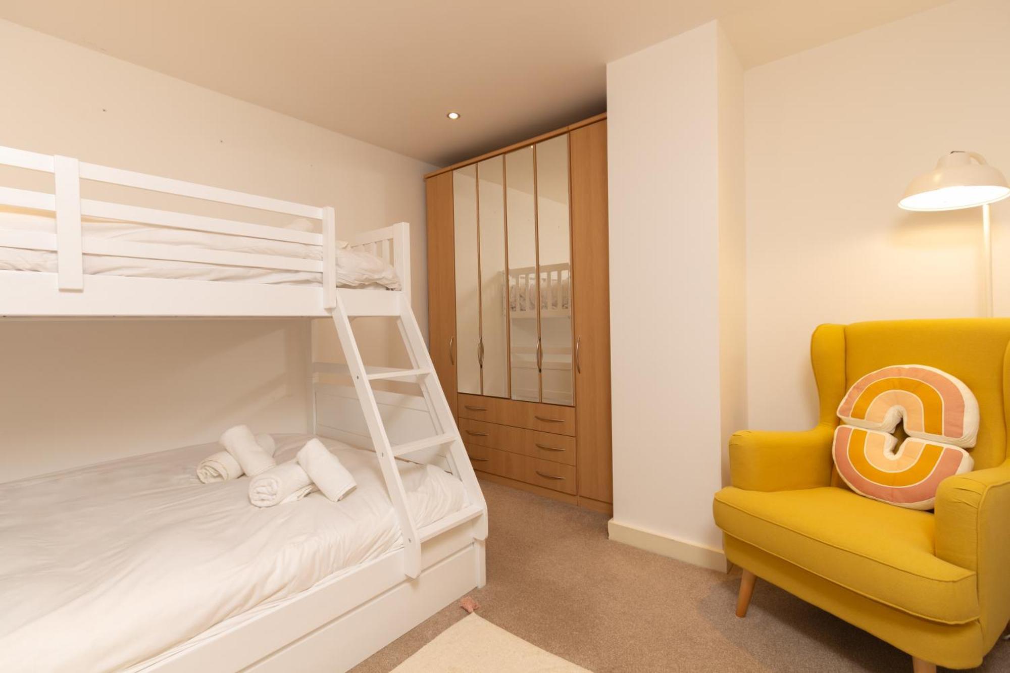 Gem: Cosy 2br With Private Balcony Appartamento *
