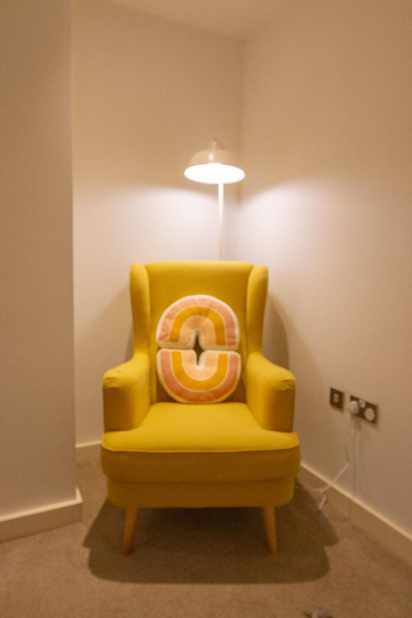 Gem: Cosy 2br With Private Balcony Appartamento